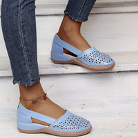 Toe covered flat sandals