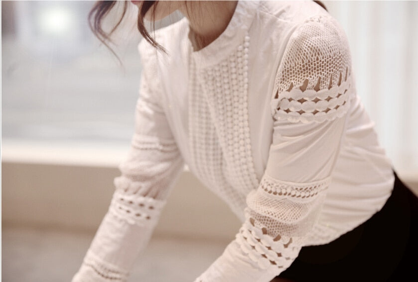 Long-sleeved White  Lace Hook Flower